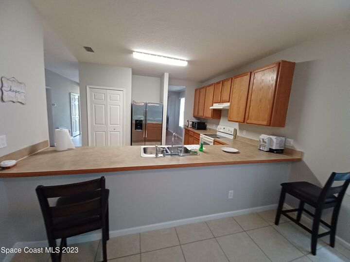 Property Photo:  402 Breckenridge Circle SE  FL 32909 