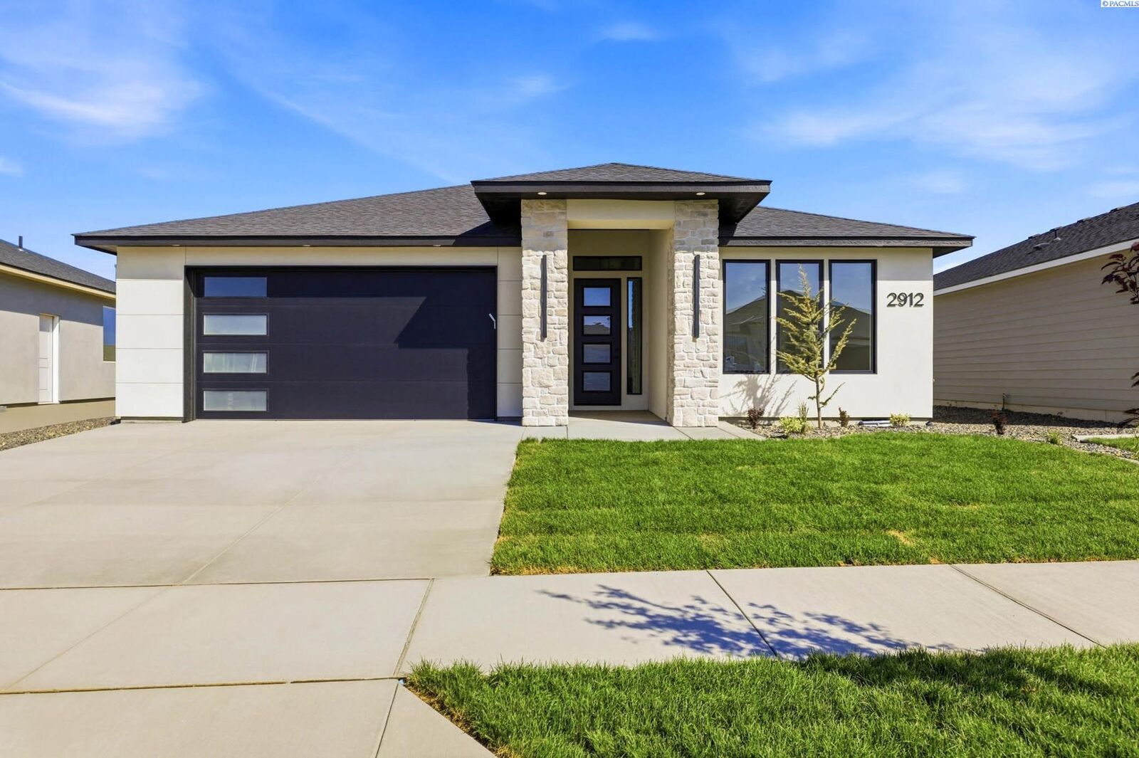 Property Photo:  2912 Meadowlark Ave  WA 99352 