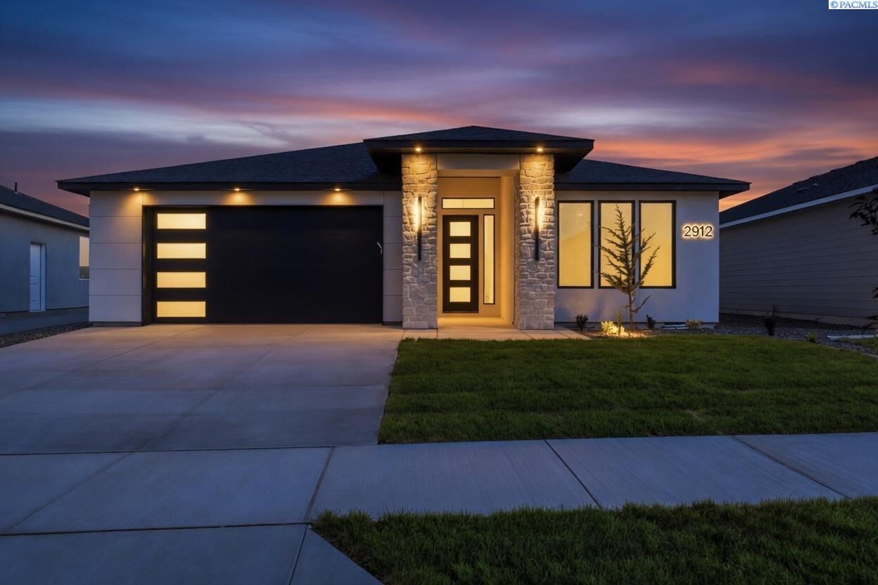 Property Photo:  2912 Meadowlark Ave  WA 99352 