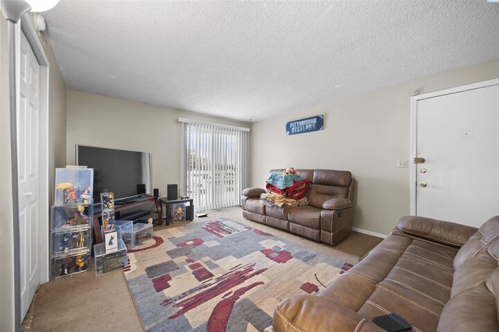 Property Photo:  1013 Second Ave  WA 98953 