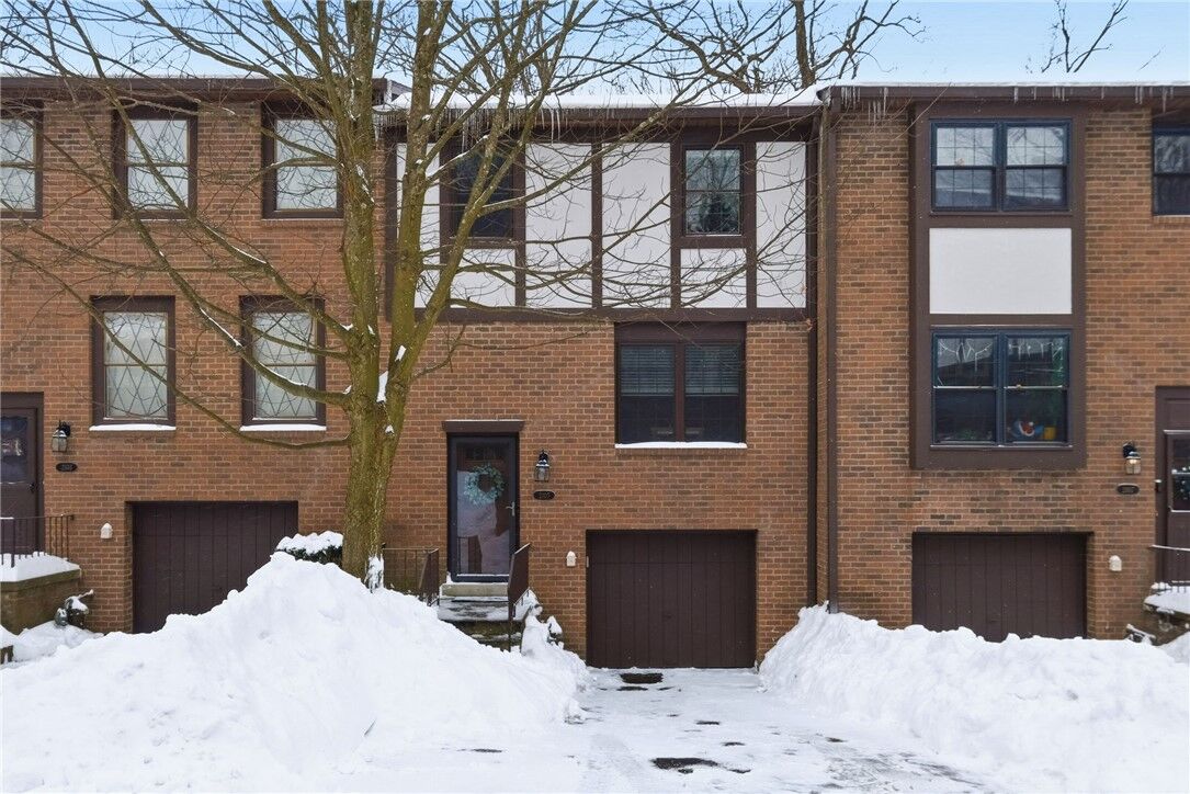 Property Photo:  2105 Saint James Place  PA 15090 