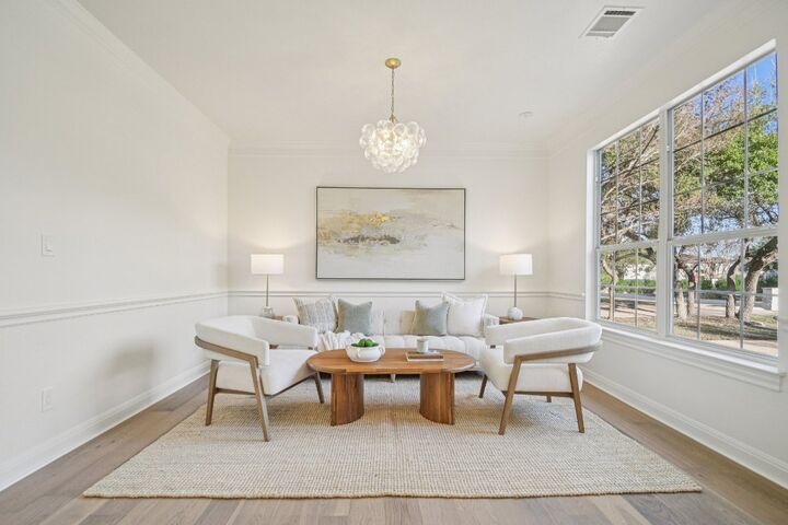 Property Photo: 10 Lost Meadow Trail TX 78738