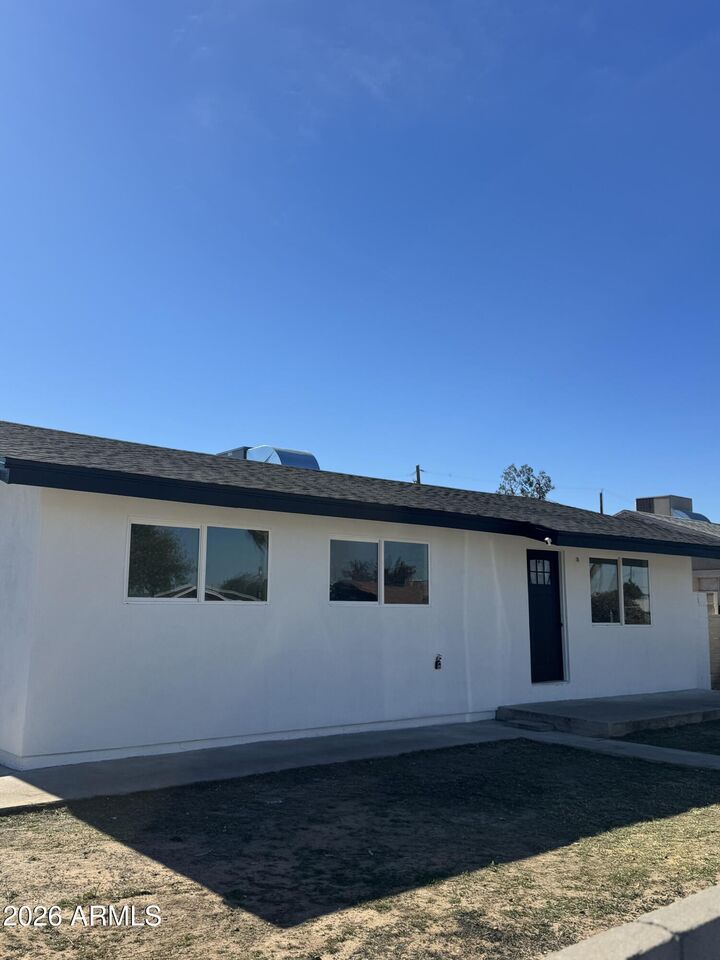 Property Photo:  1301 W Sunland Avenue  AZ 85041 