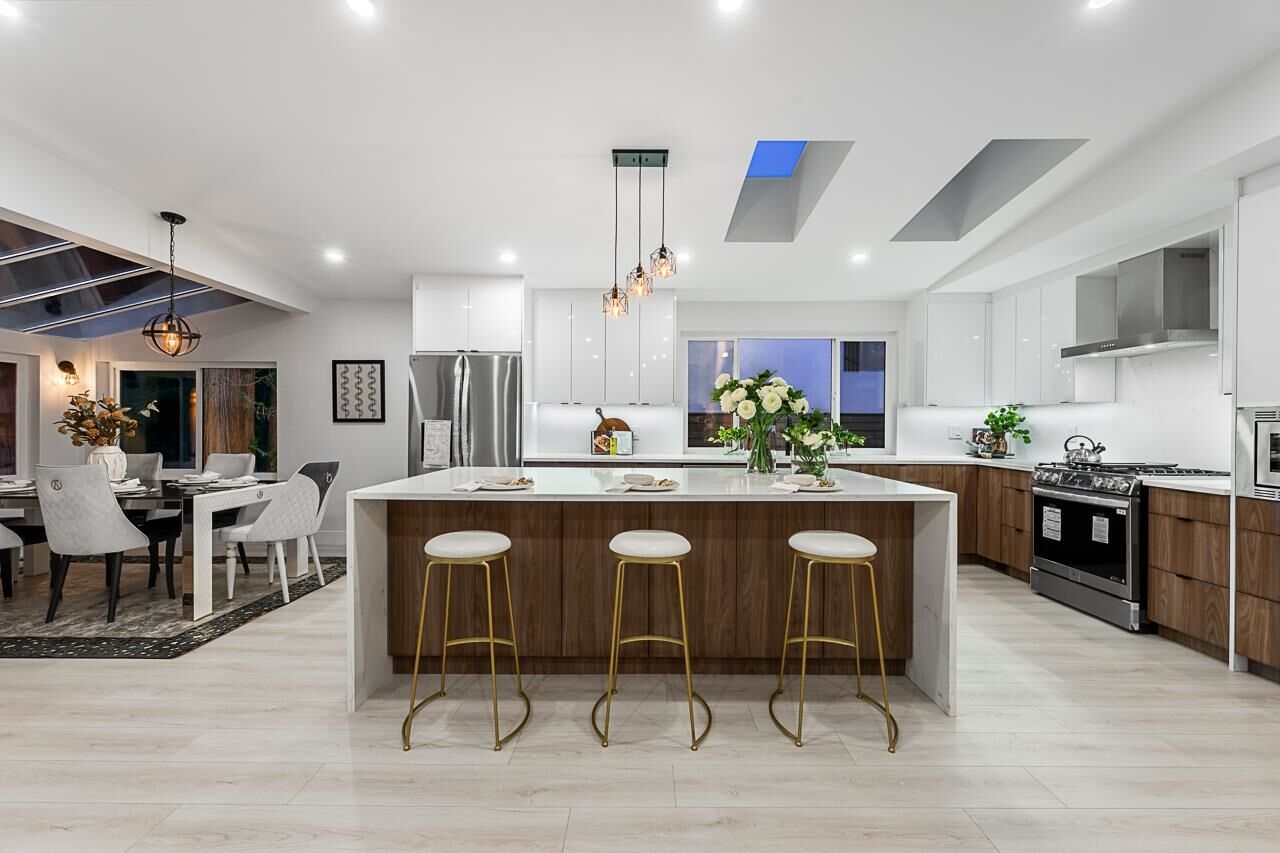 Property Photo: 531 Greenway Avenue BC V7N 3C9
