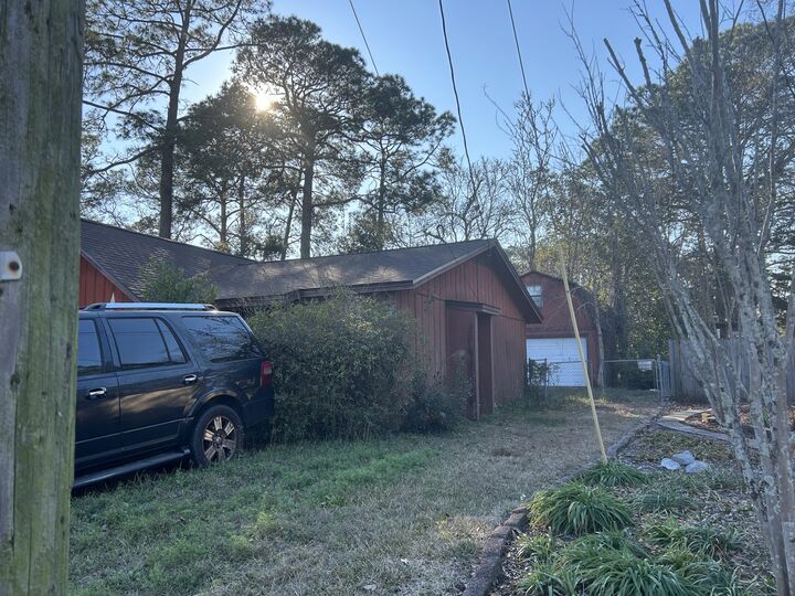 Property Photo:  1108 Greentree Court  FL 32547 