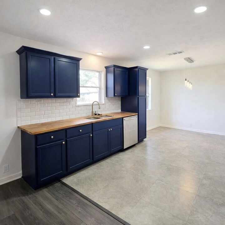 Property Photo:  1820 Sunset Avenue  TX 77414 