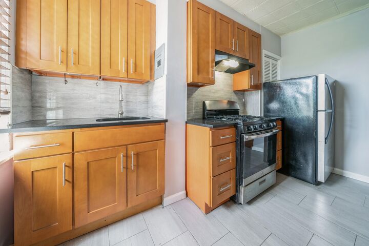 Property Photo: 407 4th St 4R (6) NJ 07030