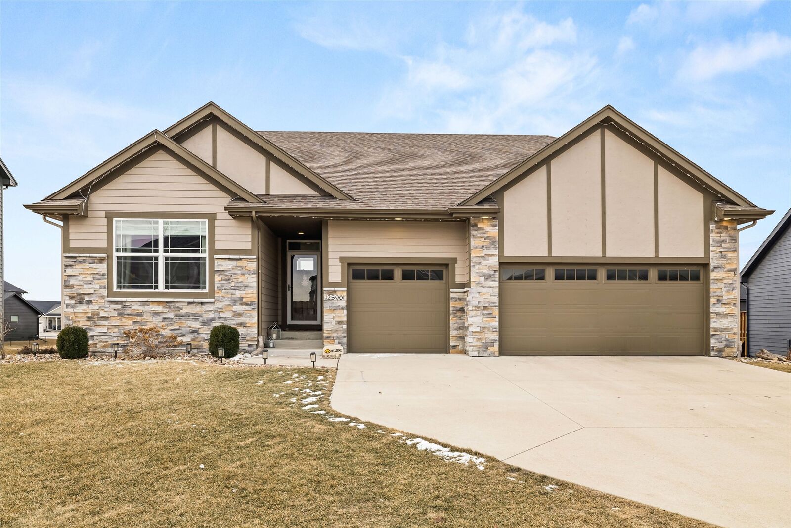 Property Photo:  2590 SE Willowbrook Drive  IA 50263 