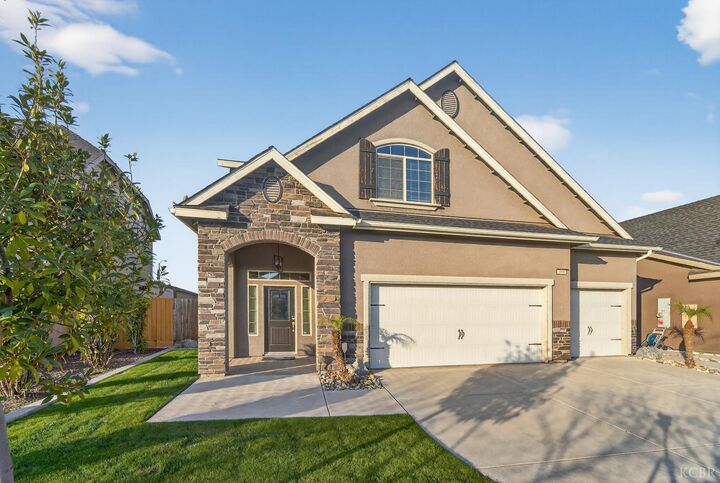 Property Photo: 2060 W Hopkins Way CA 93230