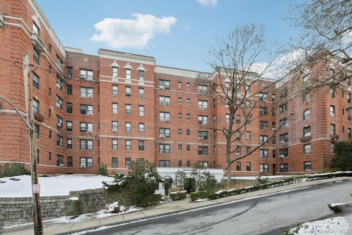 Property Photo: 1 Broad Parkway 2P NY 10601