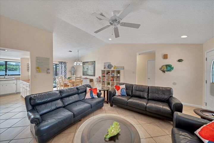 Property Photo: 1415 Falcon Road FL 34293