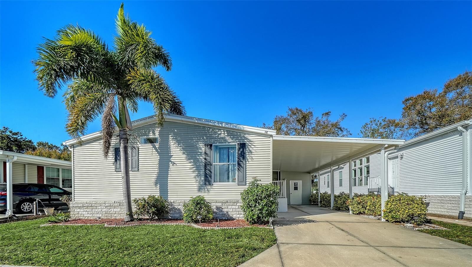 Property Photo:  112 Oakwood Boulevard  FL 34237 