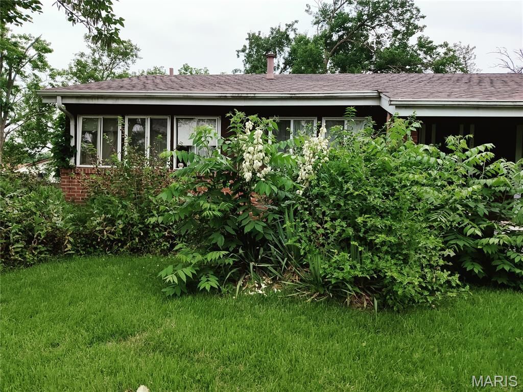 Property Photo:  2015 Avon Drive  MO 63033 