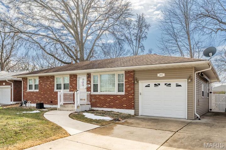 Property Photo:  2570 Boyle Avenue  IL 62040 