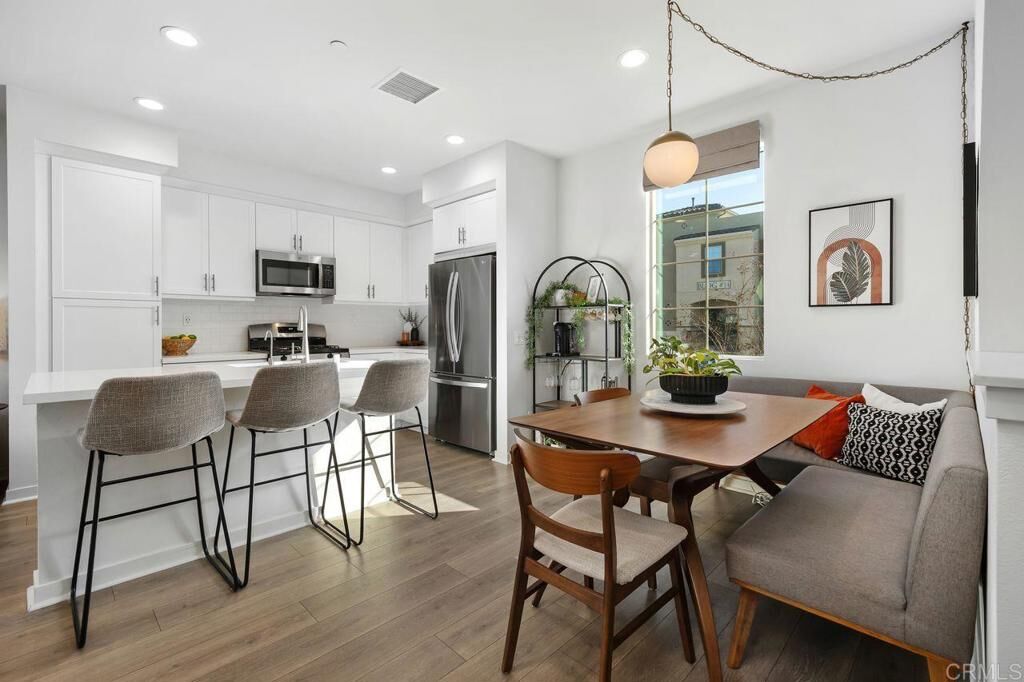 Property Photo:  305 Cricket Ct.  CA 92071 