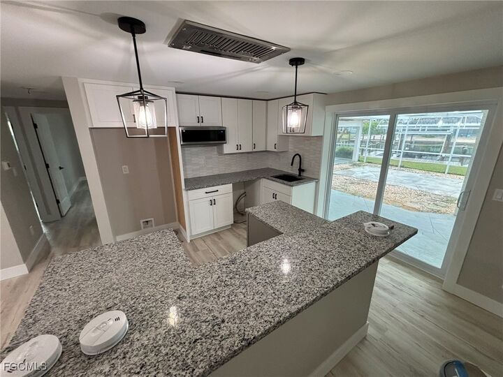 Property Photo: 5 Clearview Boulevard FL 33931