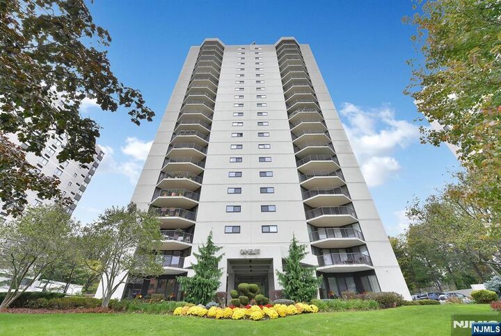 Property Photo:  245 Prospect Avenue 14D  NJ 07601 