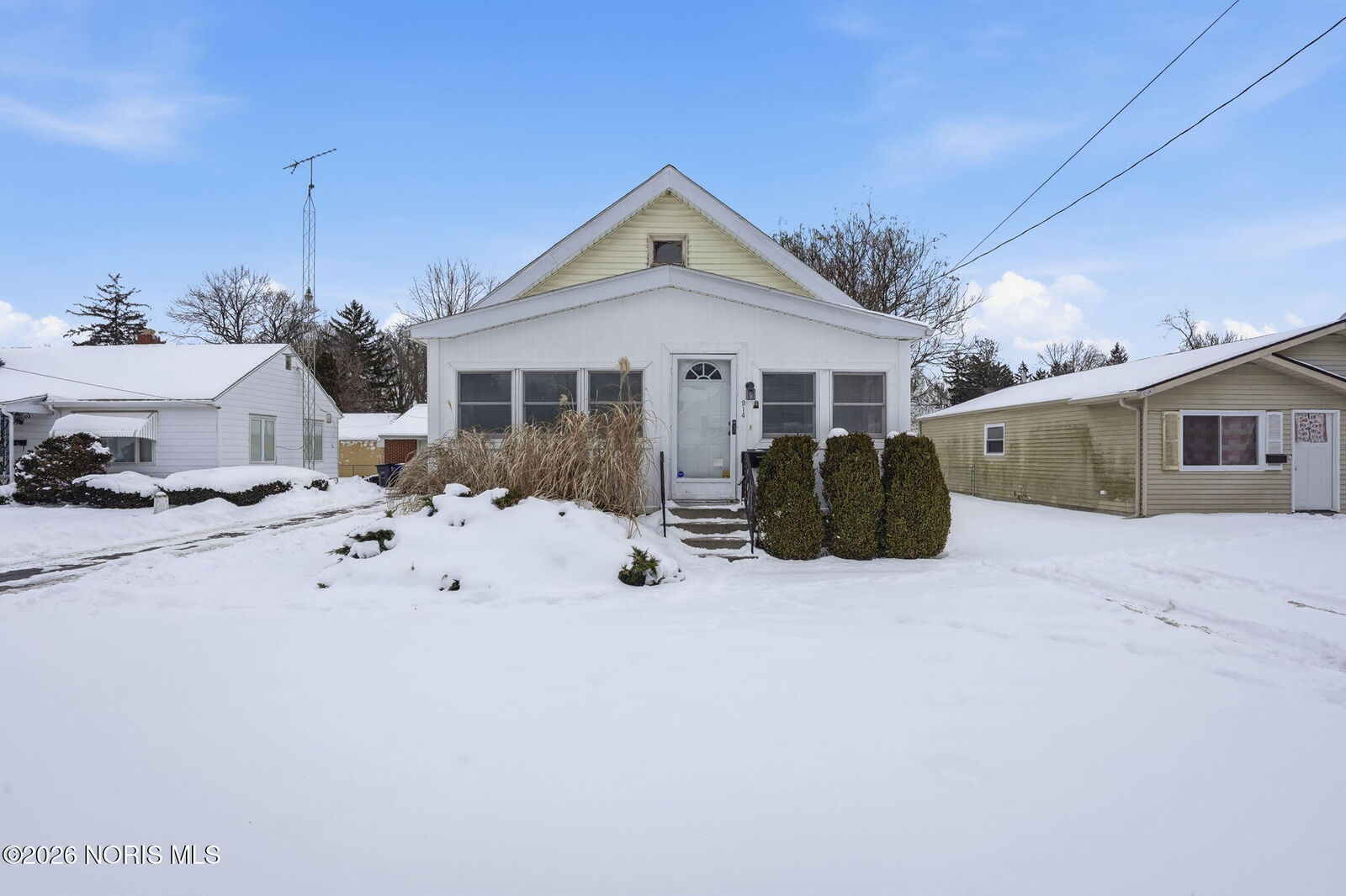 Property Photo:  914 Sawyer Road  OH 43615 