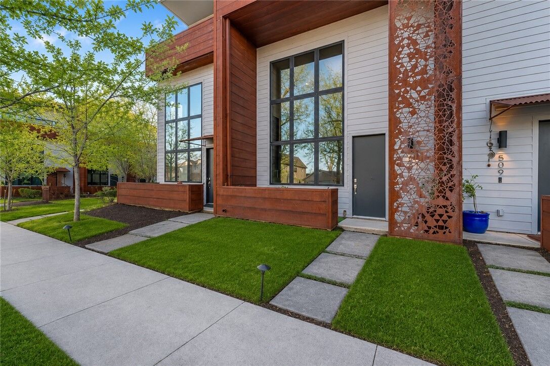 Property Photo:  507 SE D Street  AR 72712 