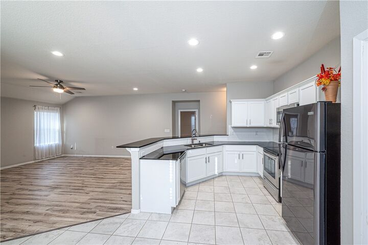 Property Photo:  408 W Pittsfield Street  AR 72761 