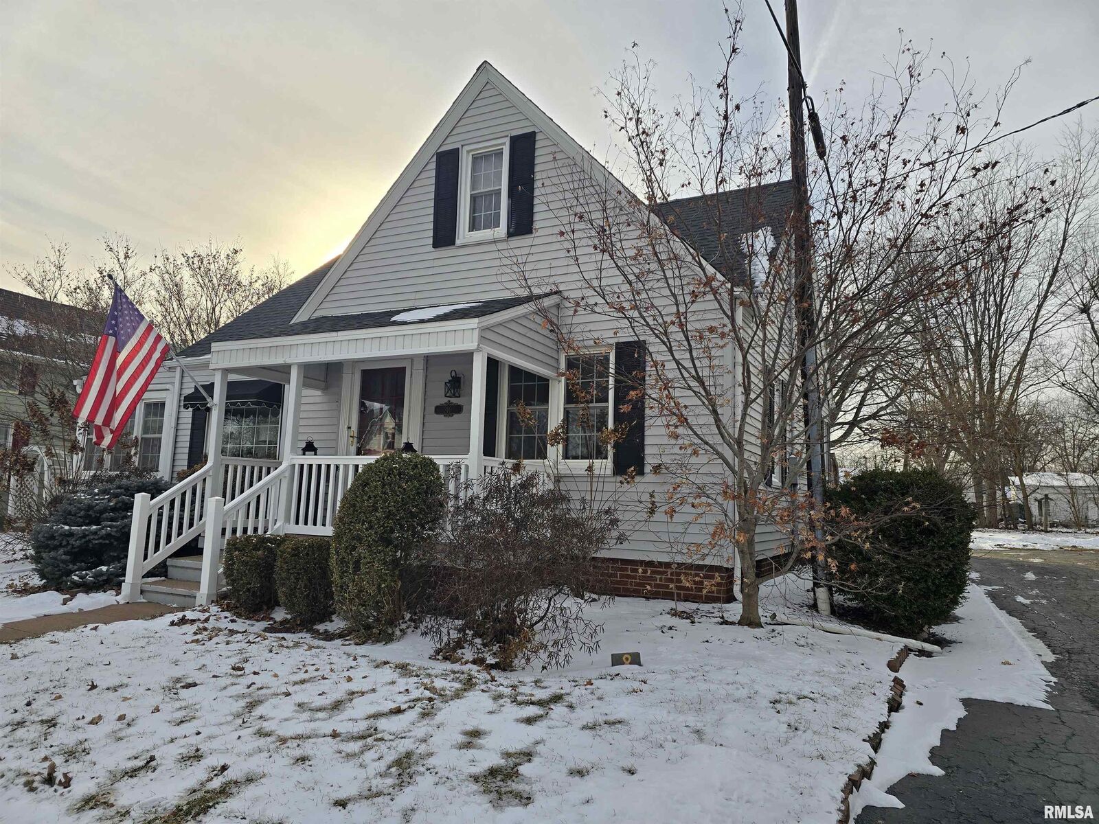 Property Photo:  310 N Avenue B  IL 61520-9206 