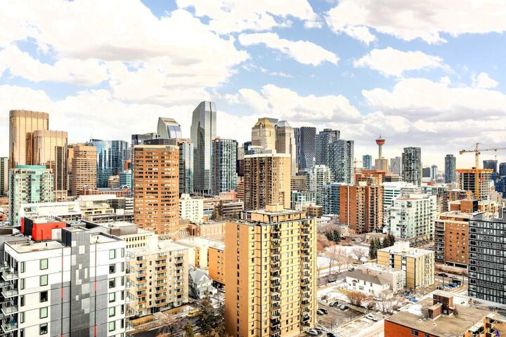 Property Photo:  817 15 Avenue SW 2000  AB T2R 0H8 