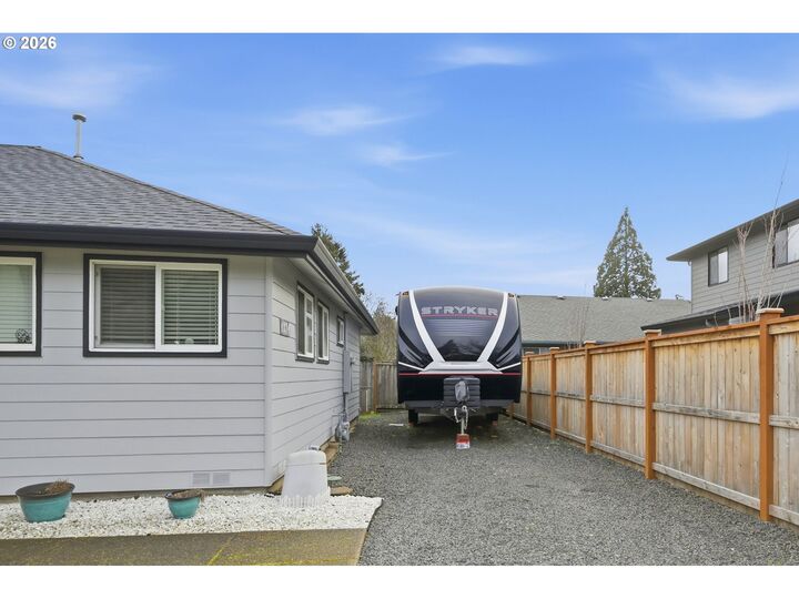 Property Photo:  1271 Arcadia Dr  OR 97401 