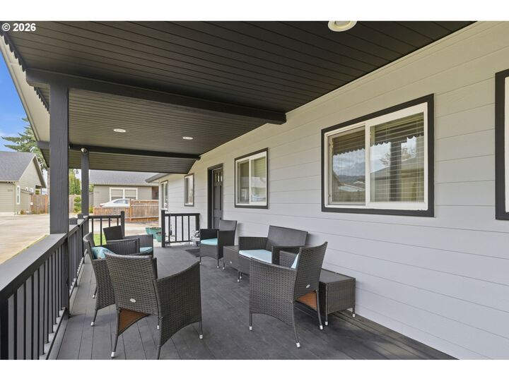 Property Photo:  1271 Arcadia Dr  OR 97401 