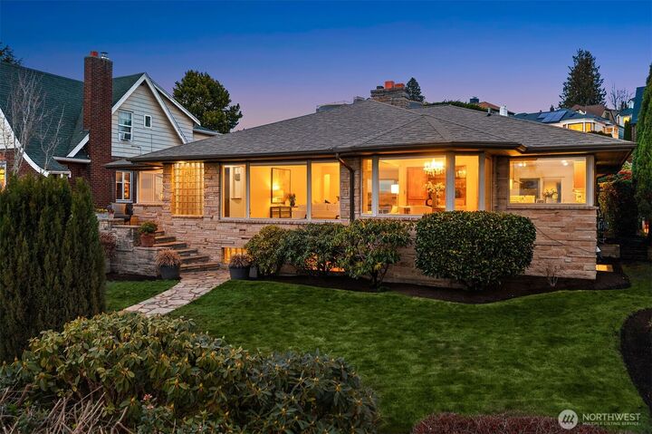 Property Photo:  2510  Magnolia Boulevard W  WA 99819 