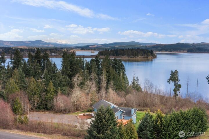 Property Photo:  211  Basswood Drive  WA 98645 