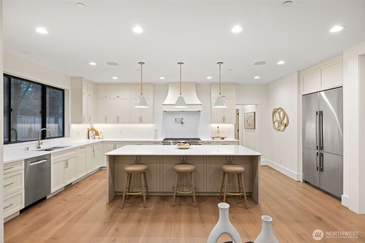 Property Photo: 14515 SE 20th Place WA 98007