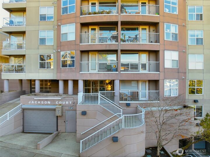 Property Photo:  530  Melrose Avenue E 309  WA 98102 