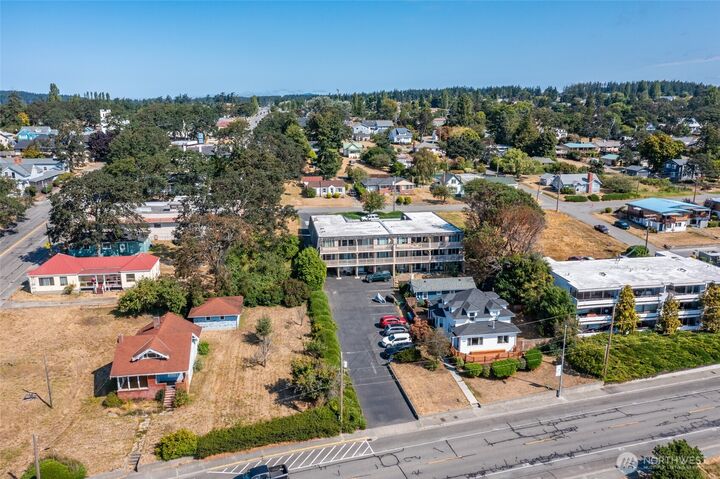 Property Photo: 1199 SE 9th Avenue 206 WA 98277
