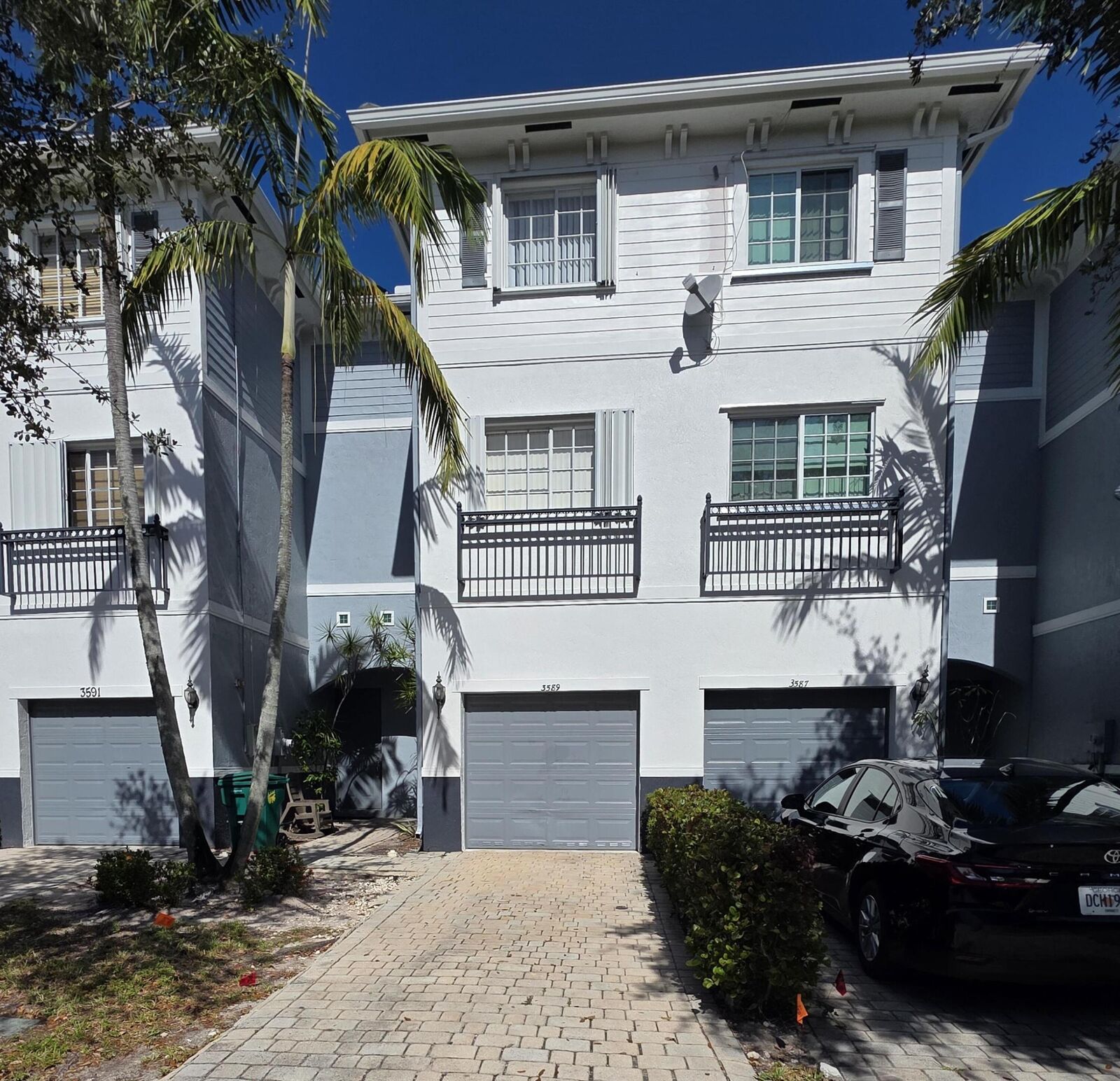 Property Photo:  3589 NW 14th Court S 3589  FL 33311 