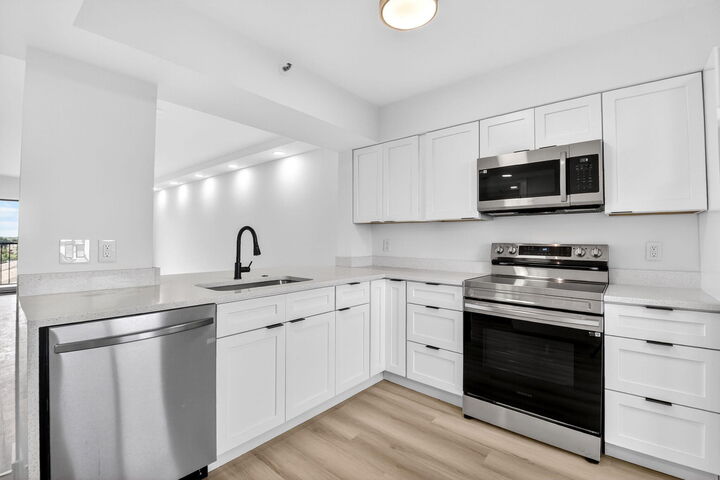 Property Photo:  6866 Huntington Lane 707  FL 33446 