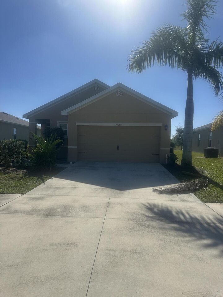 Property Photo: 10958 SW Robbia Way FL 34987