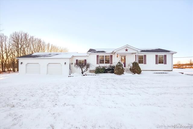 Property Photo:  6941 Lake Pleasant Road  MI 48461 