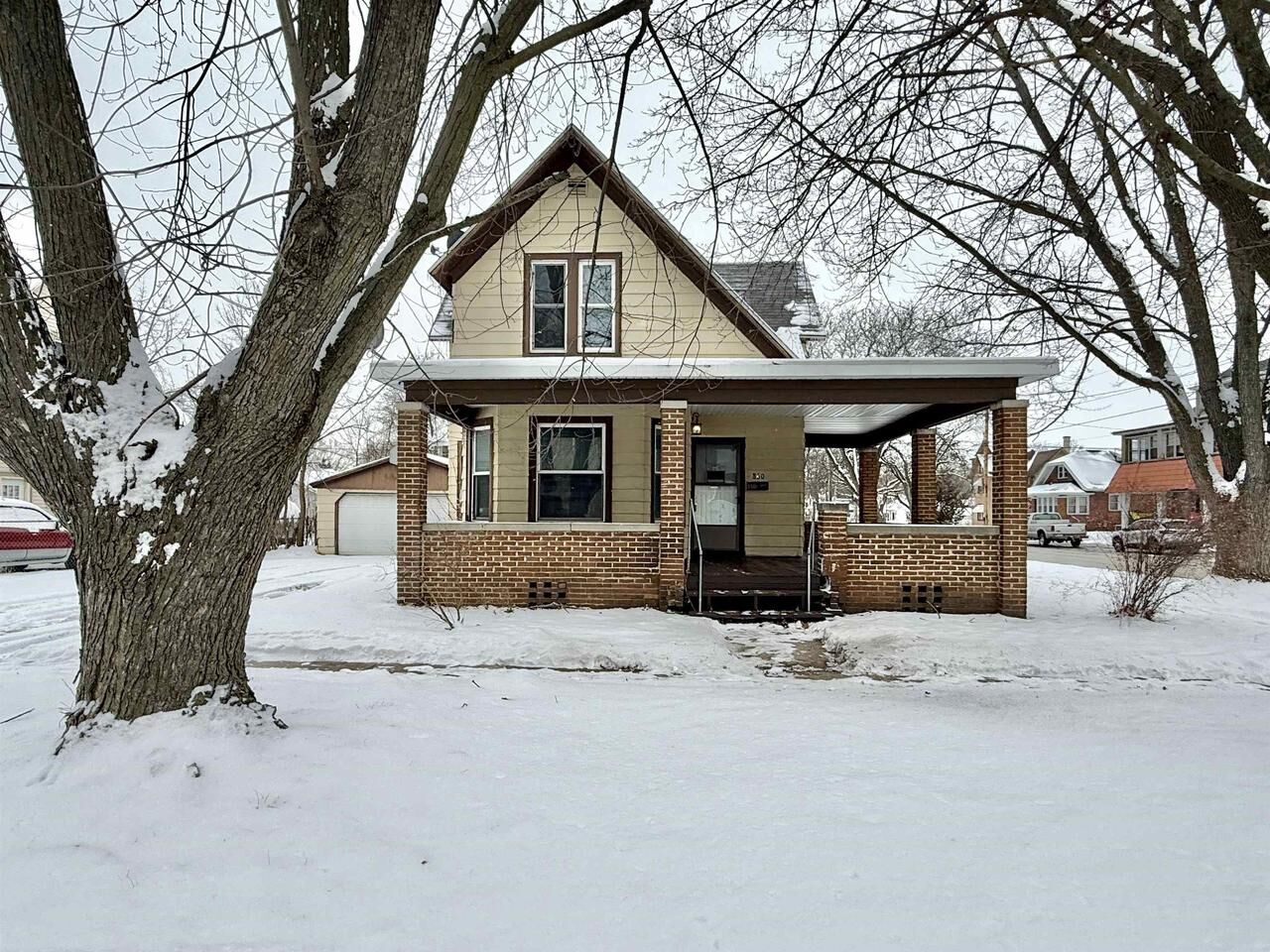 Property Photo:  860 Elm Street  WI 53511 
