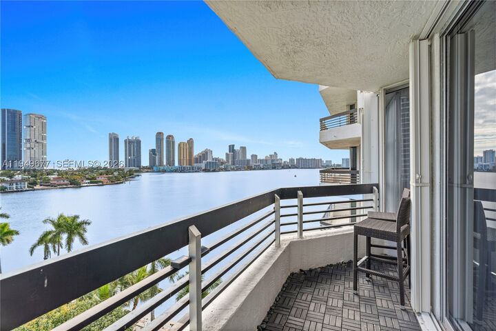 Property Photo:  3600 Mystic Pointe Dr 1017  FL 33180 