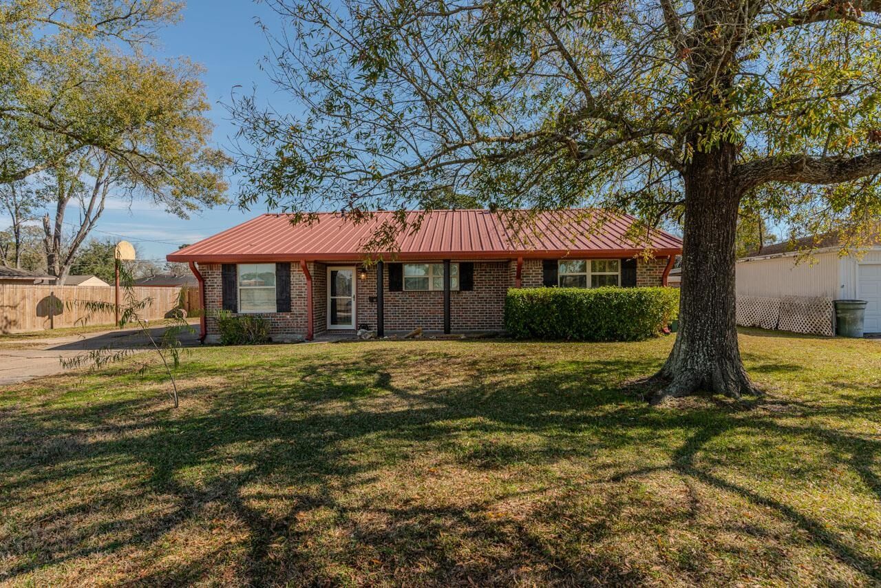 Property Photo:  555 Eldridge Dr.  TX 77707 
