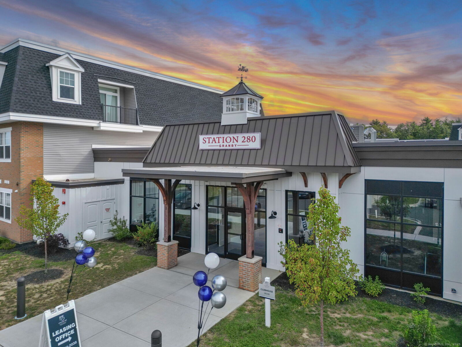 Property Photo:  280 Salmon Brook Street 1204  CT 06035 