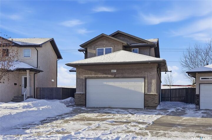 Property Photo: 607 Beckett Crescent SK S7N 4X3