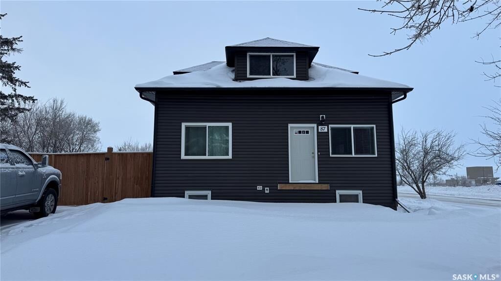 Property Photo: 87 Collacott Street W SK S3N 0A1