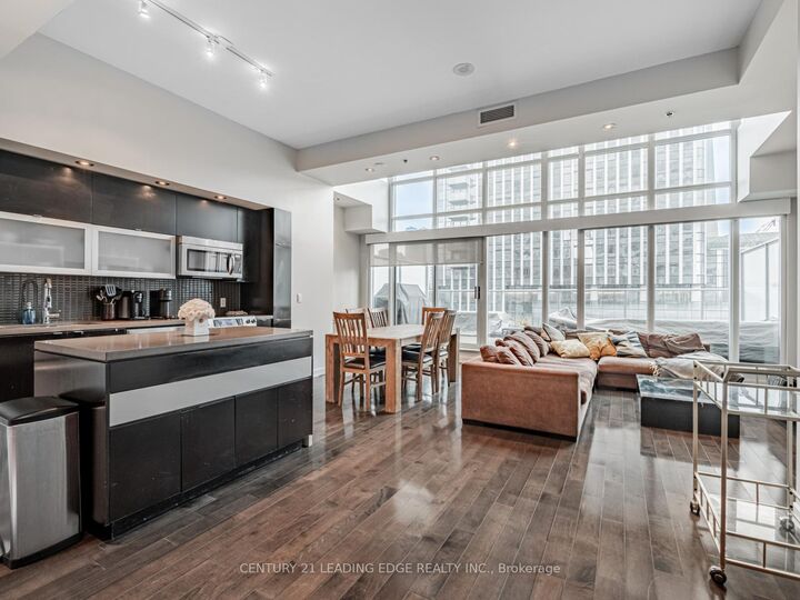 Property Photo:  21 Nelson Street Uph04  ON M5V 3H9 