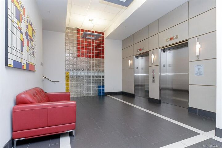 Property Photo: 1090 Johnson St 807 BC V8V 0B3