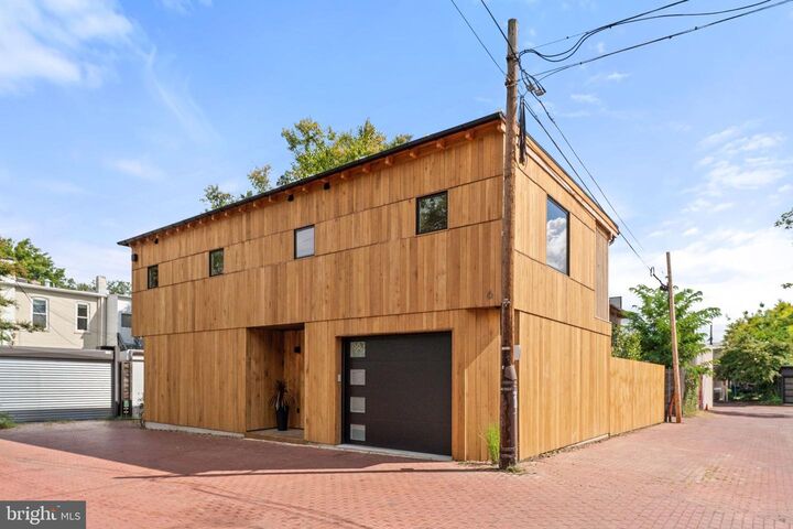 Property Photo:  21 Overbeck Alley NE  DC 20002 