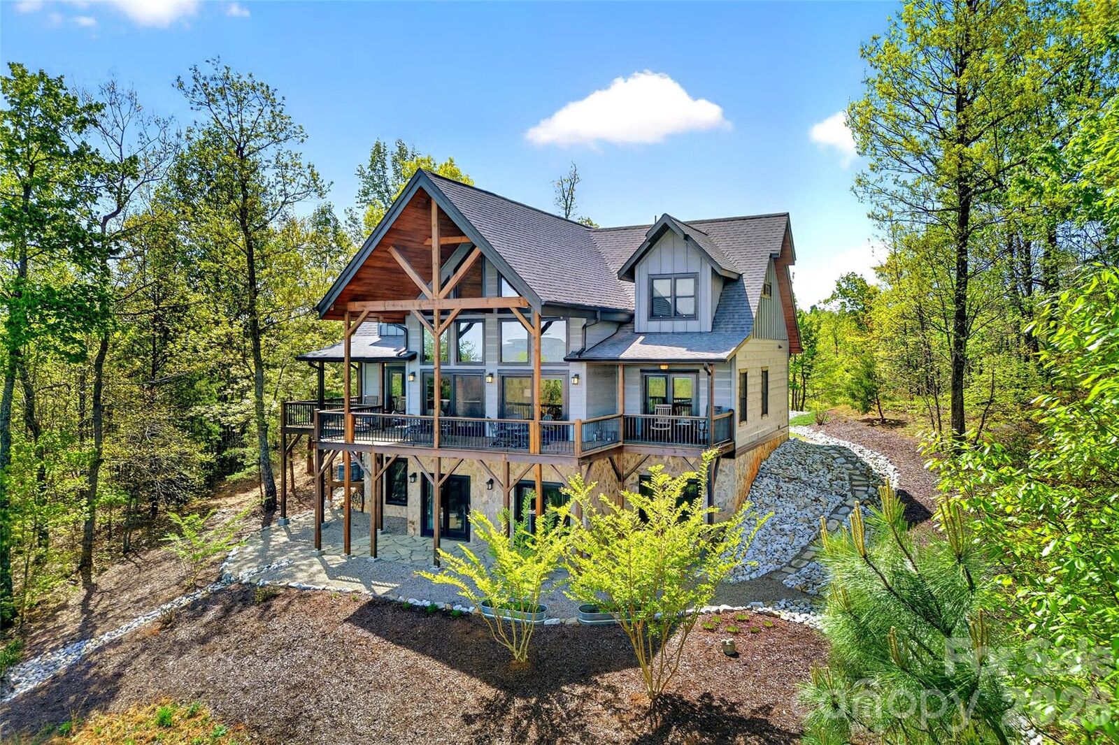 Property Photo: 623 Mountain Vista Drive NC 28761
