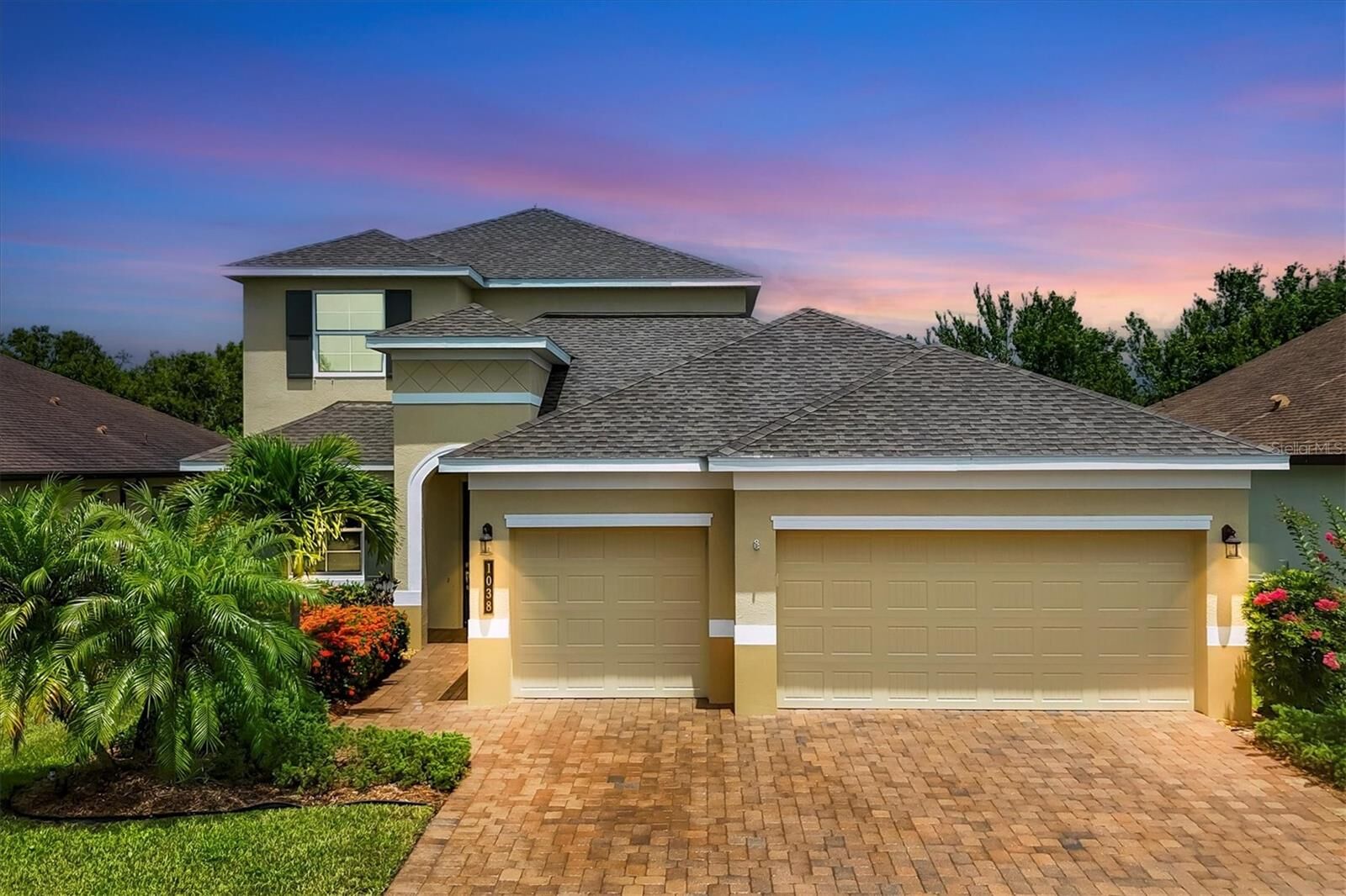 Property Photo:  1038 Buttercup Glen  FL 34212 