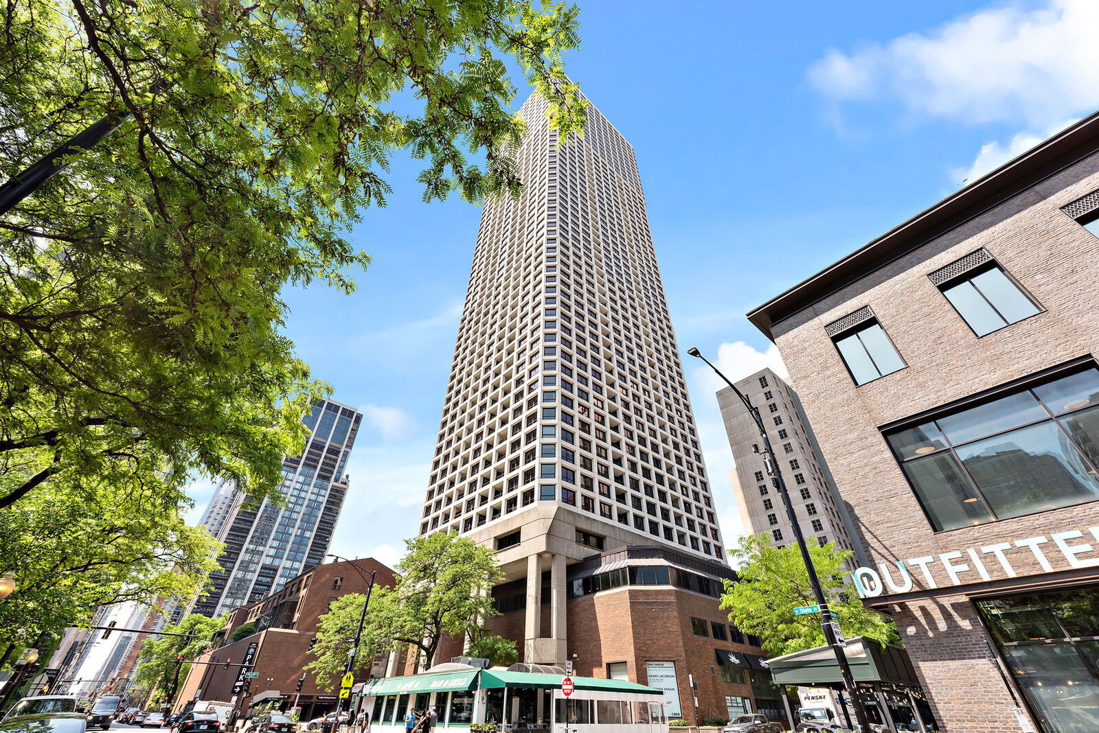 Property Photo: 1030 N State Street 17K IL 60610
