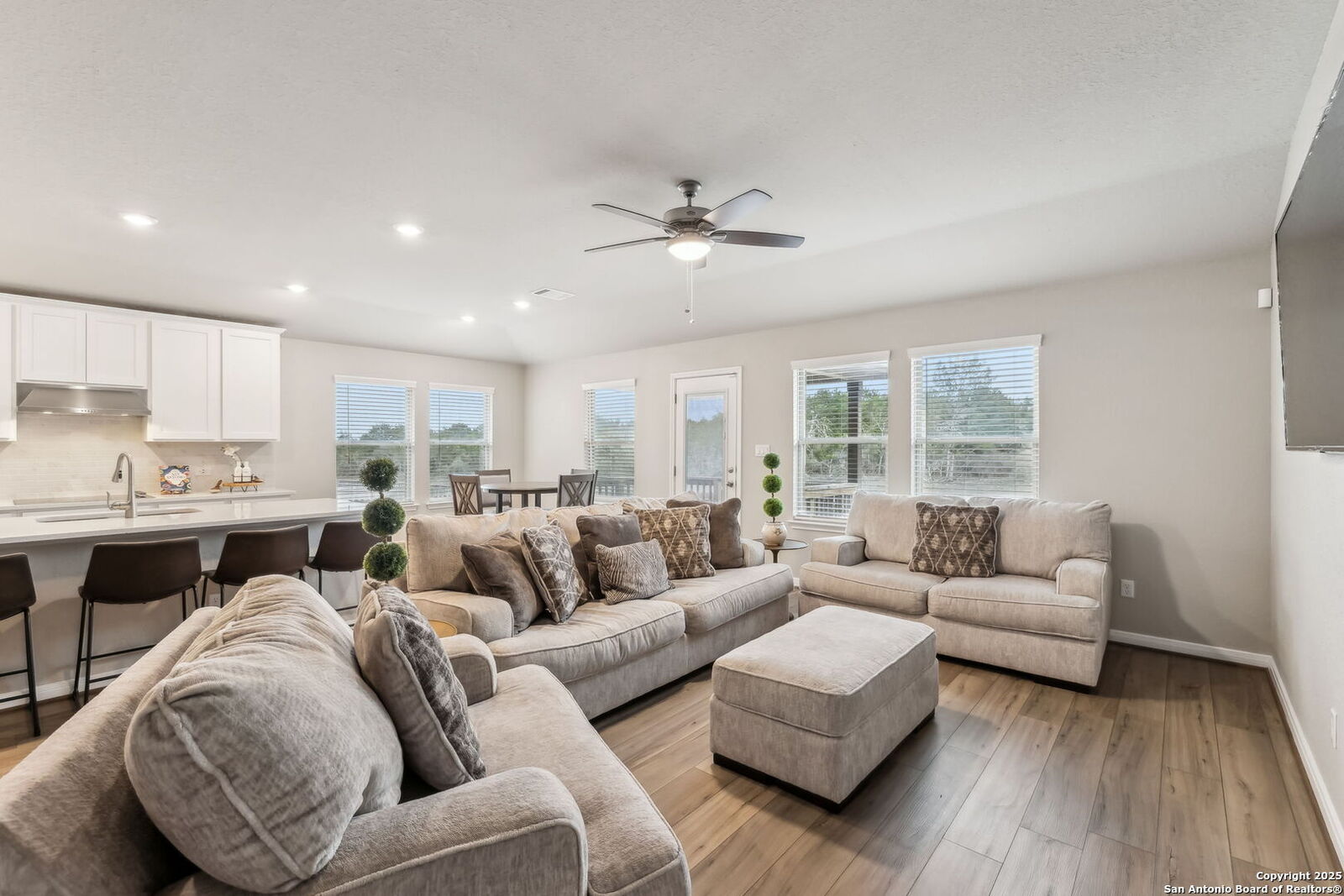 Property Photo:  320 Shelton Pass  TX 78108 